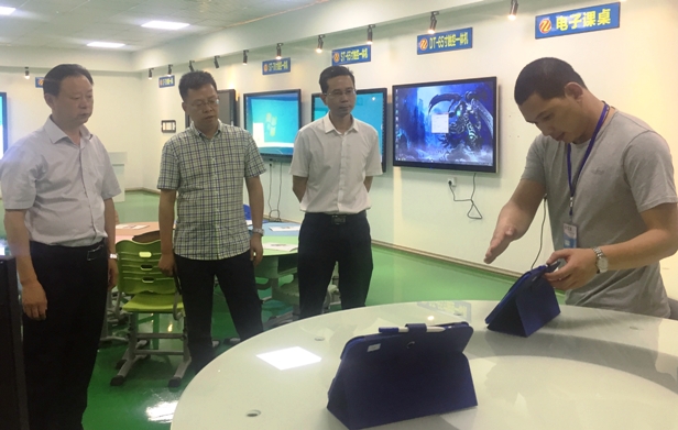企业负责人介绍产品.JPG